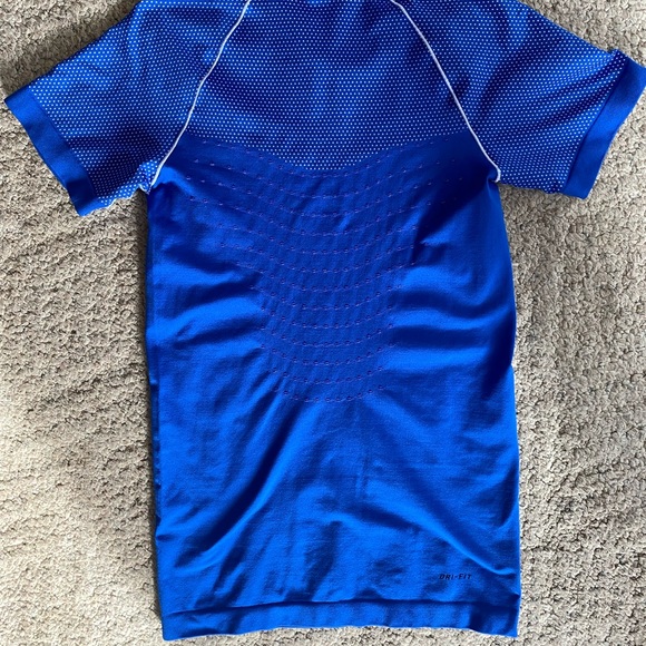 Nike pro, short sleeve workout top, size M, royal blue - Picture 3 of 6